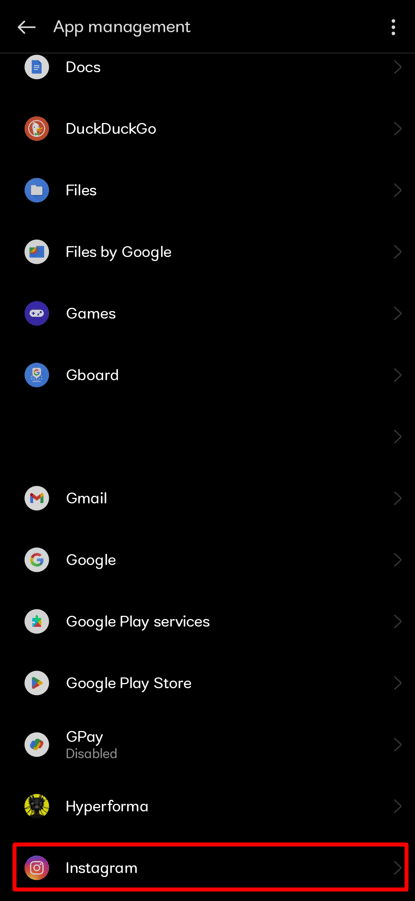 Encuentra la aplicación de Instagram desplazándote hacia abajo.  - Limpia tu caché de Instagram.  4 |  Cómo restablecer la página de exploración de Instagram