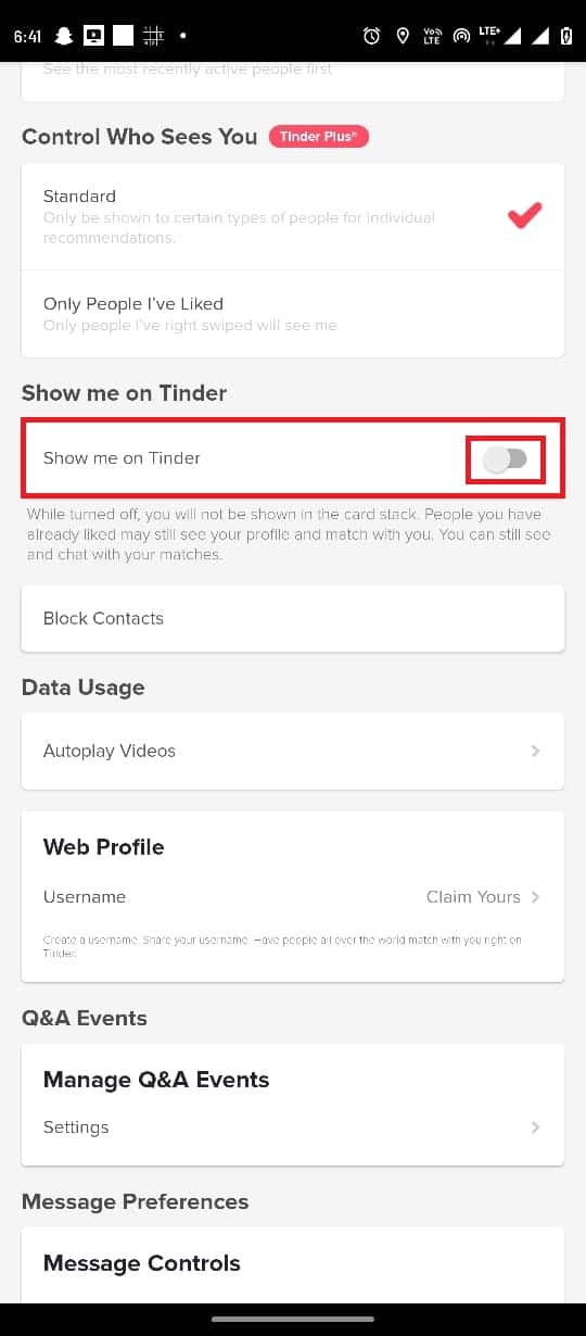 Desplácese hacia abajo y localice la opción Mostrarme en Tinder y desactive la opción.  Formas de ver perfiles de Tinder sin cuenta