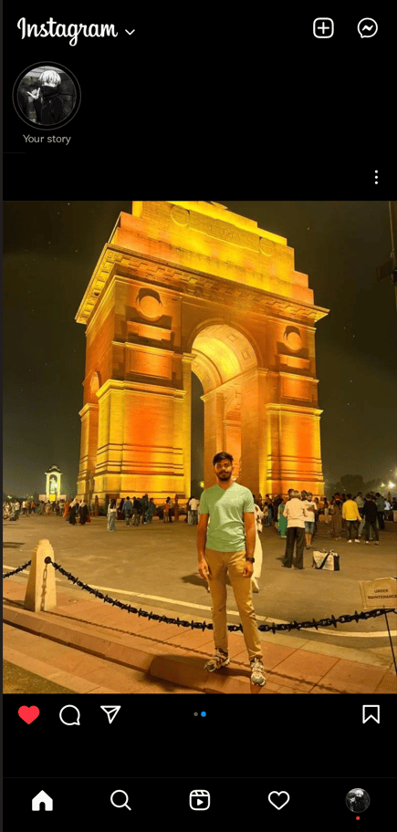 Abra la aplicación de Instagram en su teléfono inteligente iPhone o Android.  |  ¿Puedes ocultar a quién sigues en Instagram?