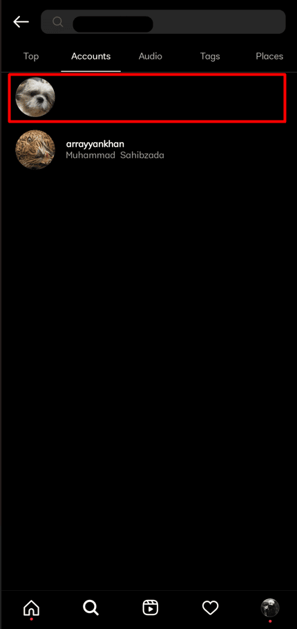 Encuentra la cuenta de Instagram del usuario y toca su perfil.