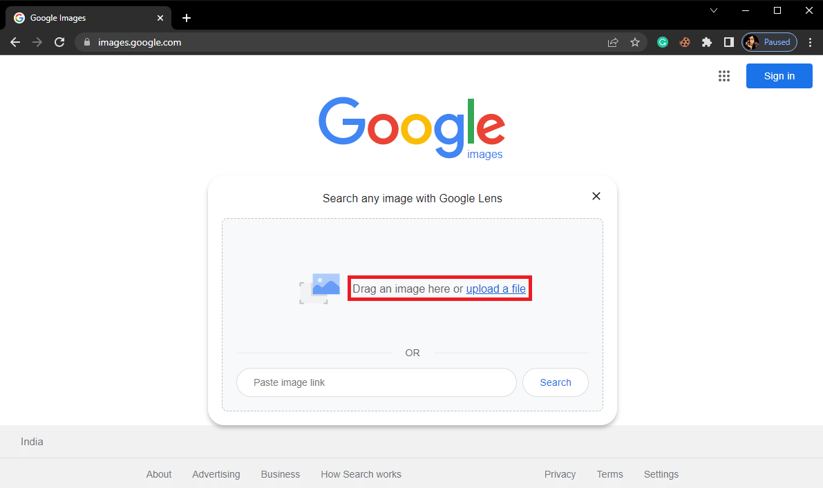 haga clic en la opción cargar un archivo para cargar la imagen que desea buscar desde su computadora