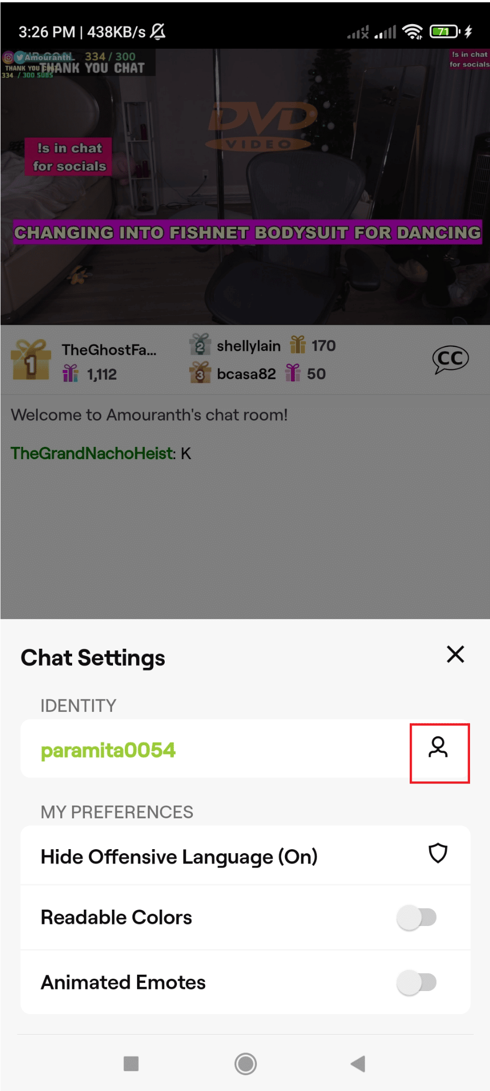 Configuración de chat y toque el icono IDENTIDAD.  Cómo cambiar el color del chat de Twitch en el móvil