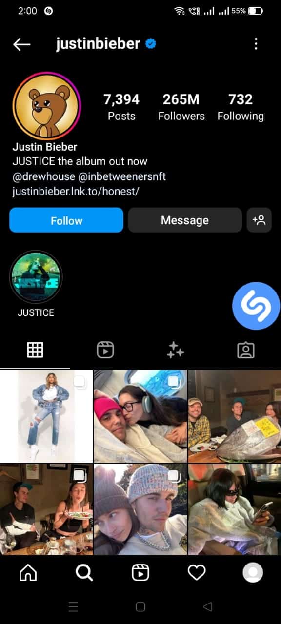 Abre la aplicación de Instagram y navega hasta una Historia.