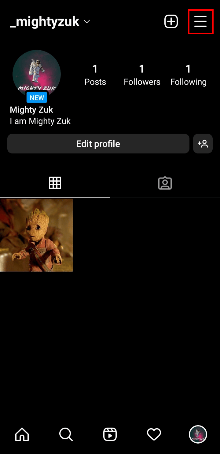 Toque el ícono del menú de hamburguesas en la esquina superior derecha de la pantalla.  |  Cómo desconectar tu cuenta de Facebook de Instagram