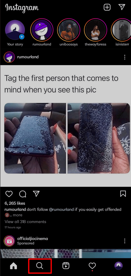 Toca la barra de búsqueda en tu Instagram.  |  Cómo rastrear la ubicación de una cuenta de Instagram