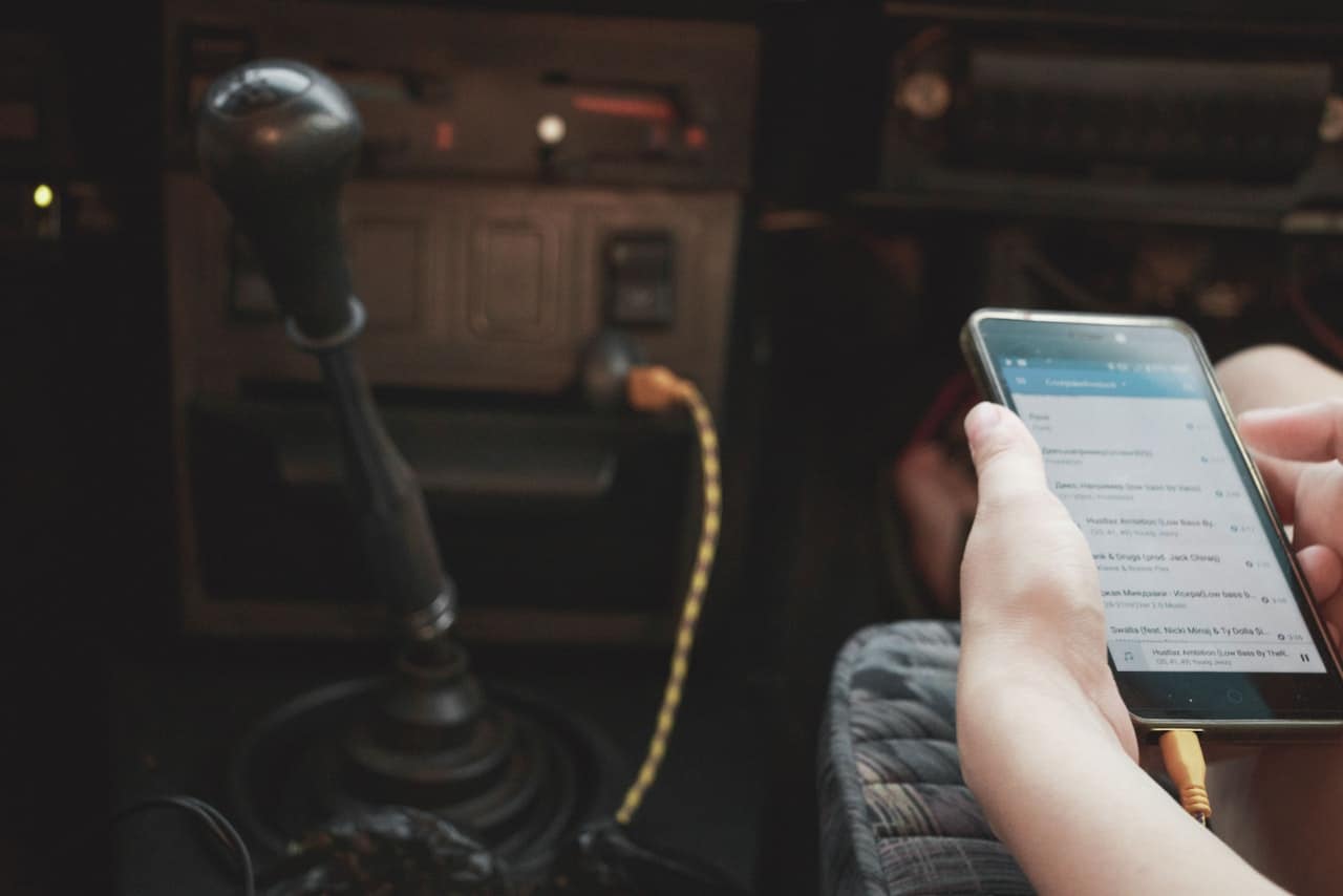 Teléfono de carga en coche