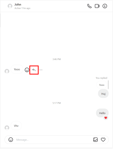 Pase el cursor sobre la flecha en el mensaje específico y haga clic en el ícono de la flecha curva hacia atrás o en el ícono Responder.