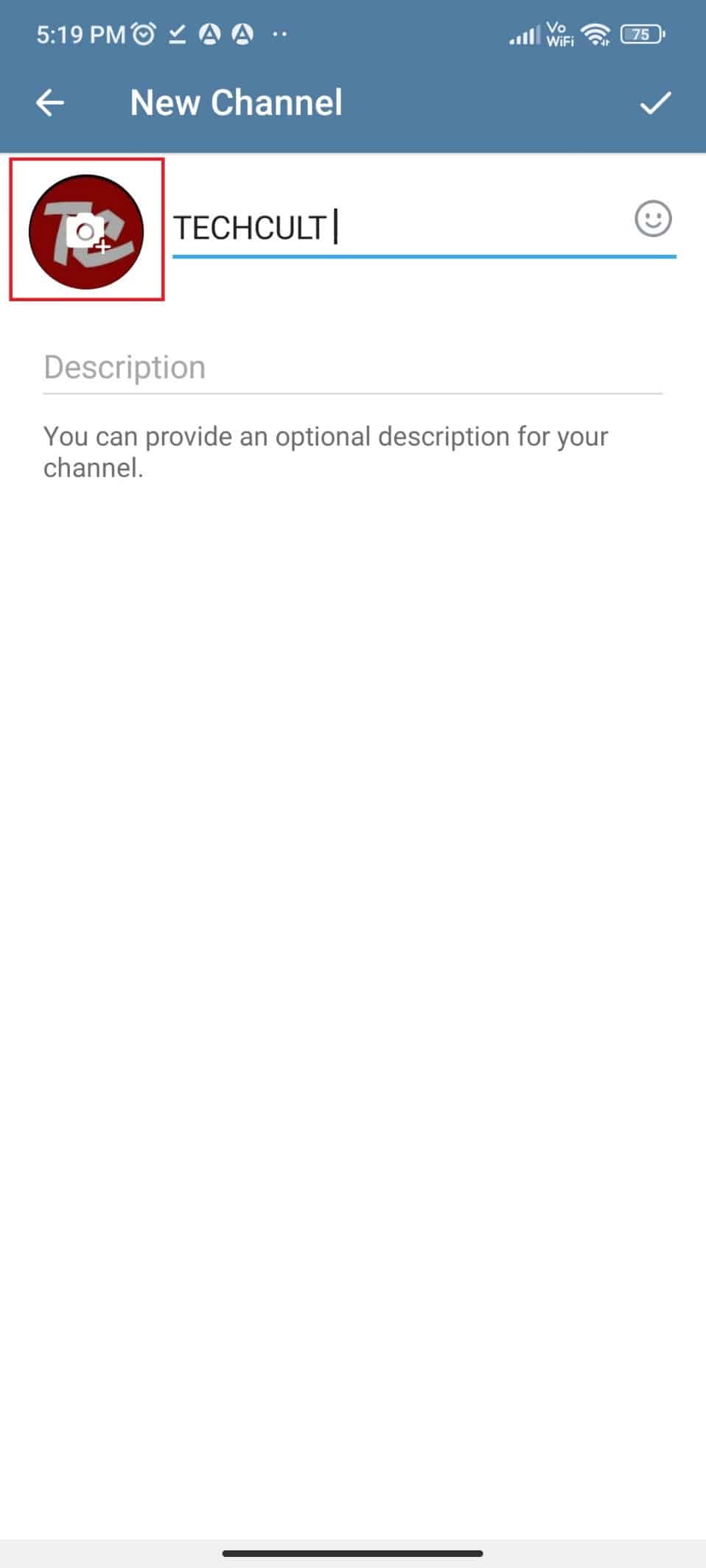 Toque el icono de la cámara para agregar una imagen de visualización.  Cómo crear un canal de Telegram