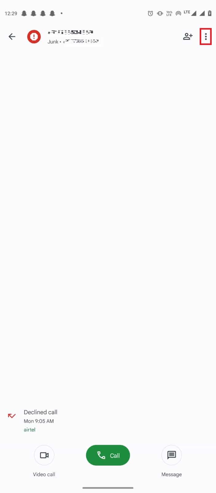 Toque el icono de tres puntos |  ¿Qué es una llamada probable de estafa y cómo bloquearla?