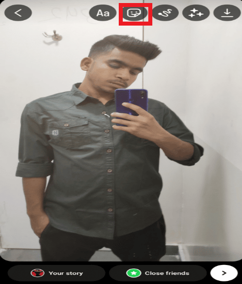 Ahora haga clic en el icono de la sonrisa cuadrada al lado de Aa. 