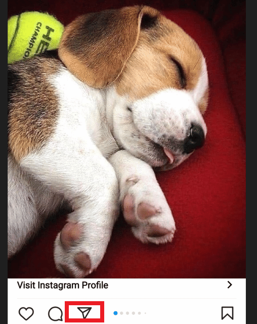 Vaya a su feed y busque las publicaciones que desea volver a publicar y toque el ícono triangular 