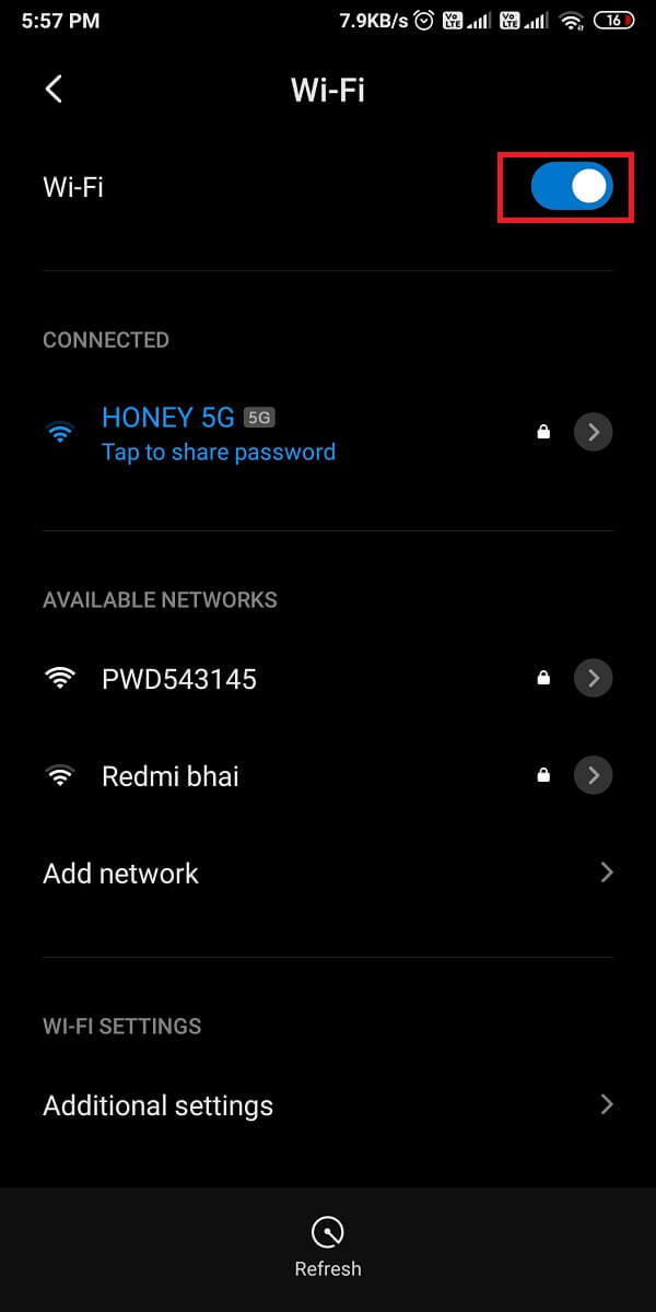 Apague la palanca junto a Wi-Fi y vuelva a encender la palanca junto a Wi-Fi.