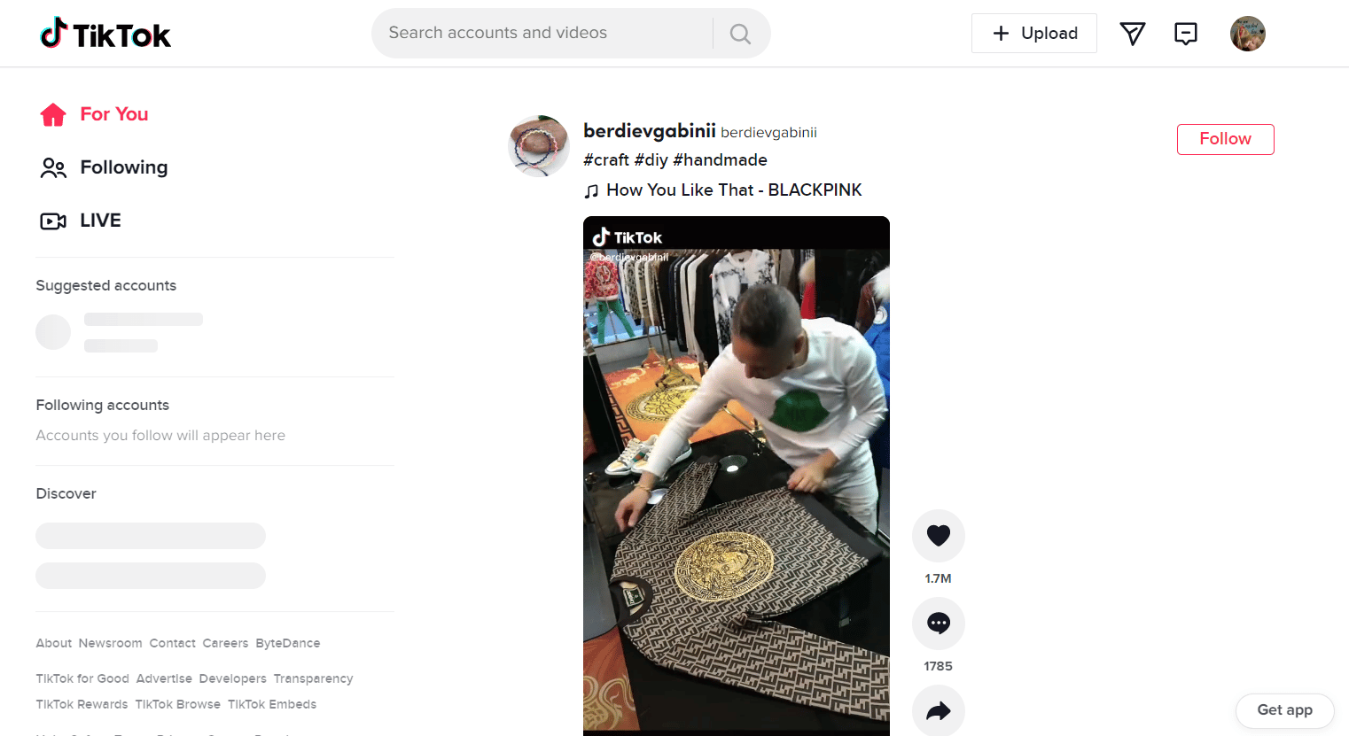 página web de tiktok. Qué es Grinning ¿Filtro y cómo conseguirlo?  ancho=”800″ alto=”437″></p><p>Es crucial recordar que TikTok no cuenta con una opción de búsqueda para que los usuarios encuentren diferentes filtros.  Por lo tanto, a diferencia de la opción de efectos que está disponible además del ícono de grabación, puede tener dificultades para buscar un filtro en TikTok.  Además de esto, puede usar videos de tendencias en su feed de TikTok para usar un nuevo filtro o efecto.  No obstante, puede aplicar ciertos filtros en TikTok tocando el ícono de Filtro en la pantalla de registro.</p><h3><span id=