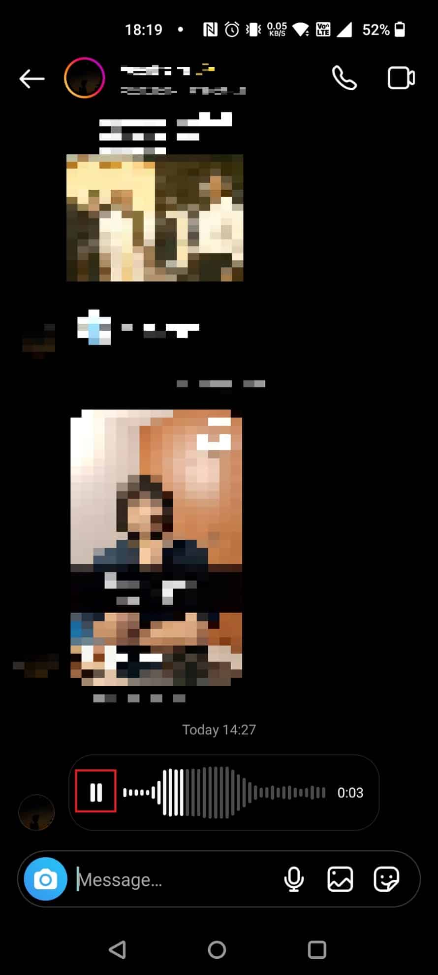 Para pausar o detener el mensaje, toque el icono de pausa