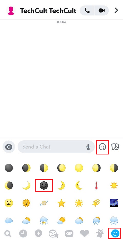 Puede encontrar el emoji de luna negra en la pestaña Emoji del cuadro de chat.