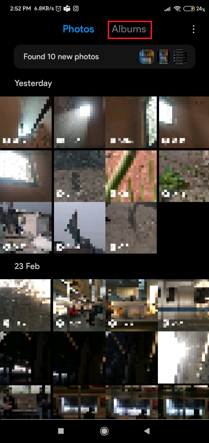 Encontrará dos opciones en la parte superior de la pantalla, toque Álbumes 