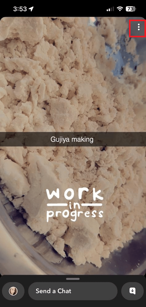 Para acceder a las Tarjetas de contexto, toque los tres puntos visibles en el complemento