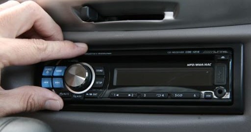 autoradio_in_auto.jpg
